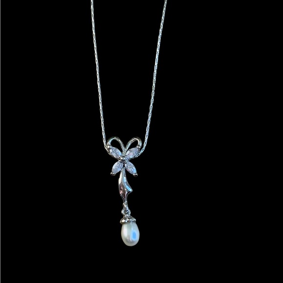 Jewelry - Elegant 18K White Gold Plated Butterfly Pearl Drop Necklace NWOT